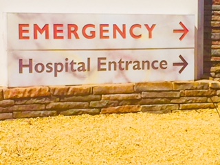 Sign of a hospital leading to the emergency room