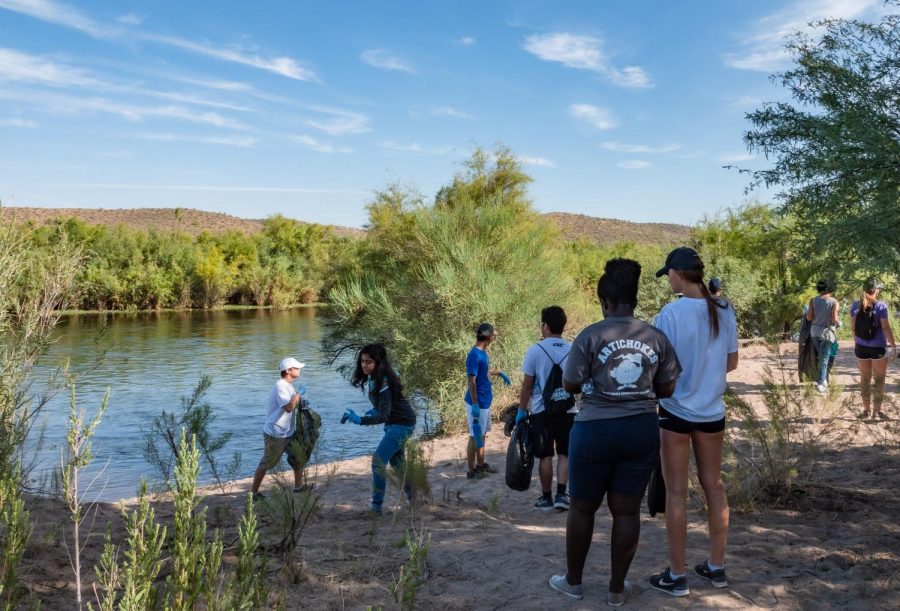 SCC+students+pick+up+trash+along+the+Salt+River+on+Sept.+13.