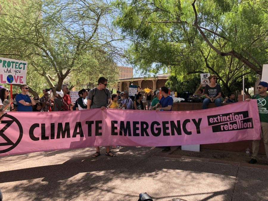 Youth+activists+protesting+for+a+climate+emergency