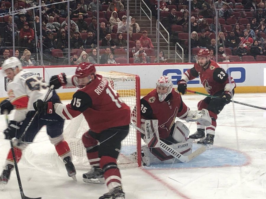 Darcy Kuemper returned to action Tuesday night.  #15 Brad Richardson (foreground) scored Arizona's only goal.