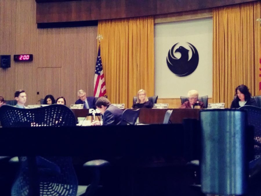 Phoenix Mayor Kate Gallego (center) at a pre-pandemic council meeting