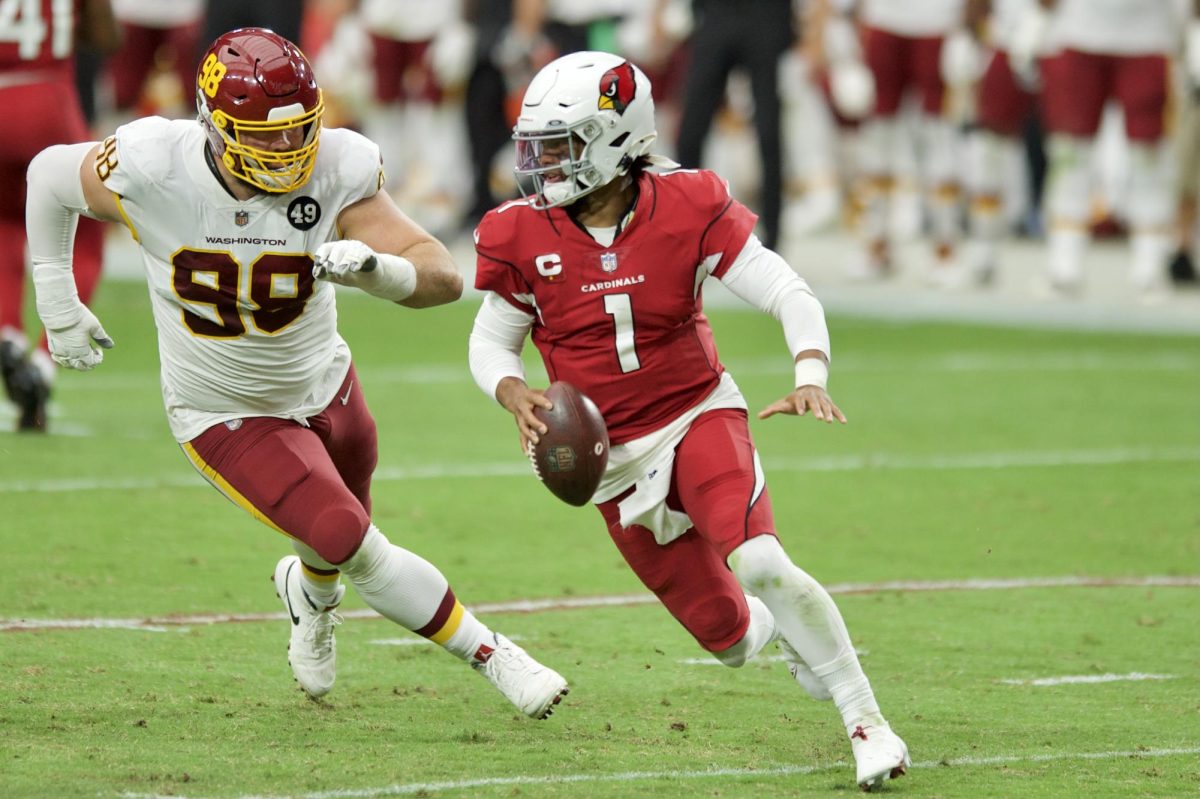 Cardinals Kyler Murray escapes WFT DT Matt Loannidis at State Farm Stadium