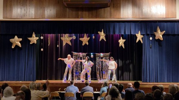 Lip-sync contest in the Valley